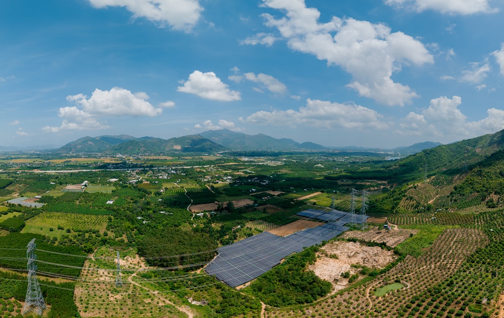 Renewable energy: technology is accelerating, but the global economy is not keeping up